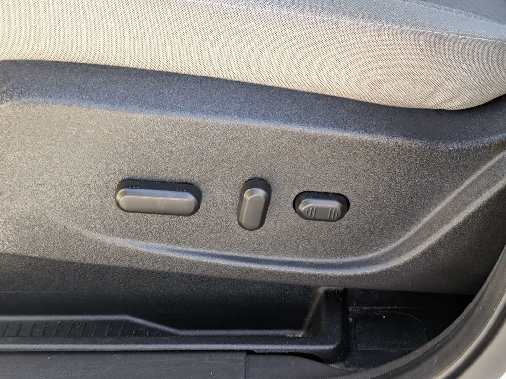 Used 2018 Oxford White Ford SE image 17