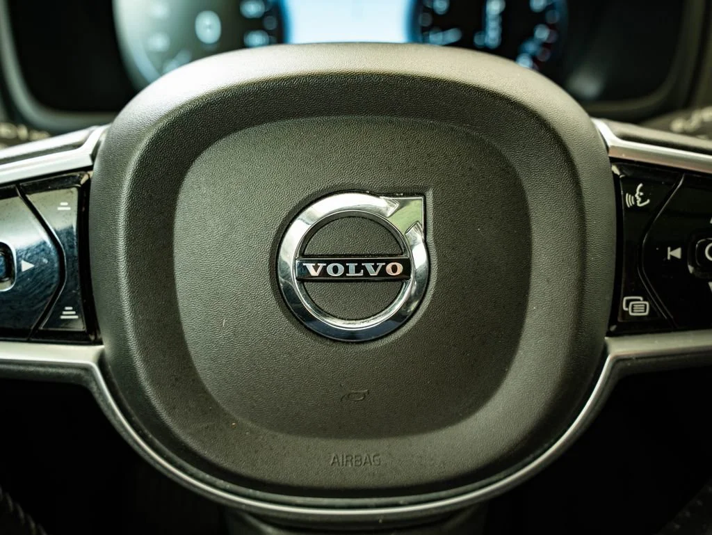 Used 2018 Bright Silver Metallic Volvo T6 Momentum image 29