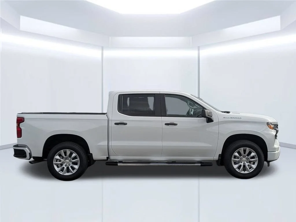 New 2026 Summit White Chevrolet Custom image 7