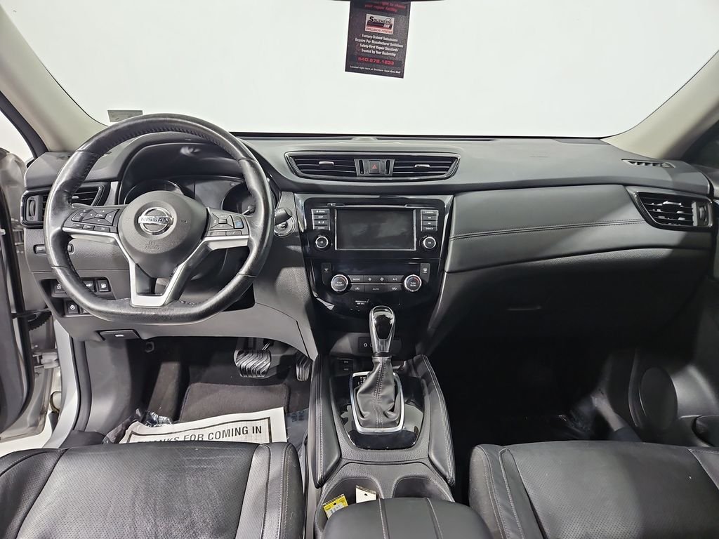 Used 2018 Silver Nissan SL image 18