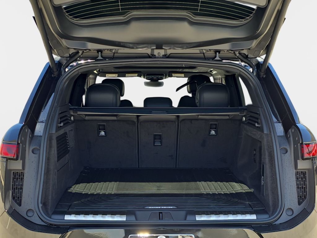 New 2026 Santorini Black Land Rover Dynamic SE image 12