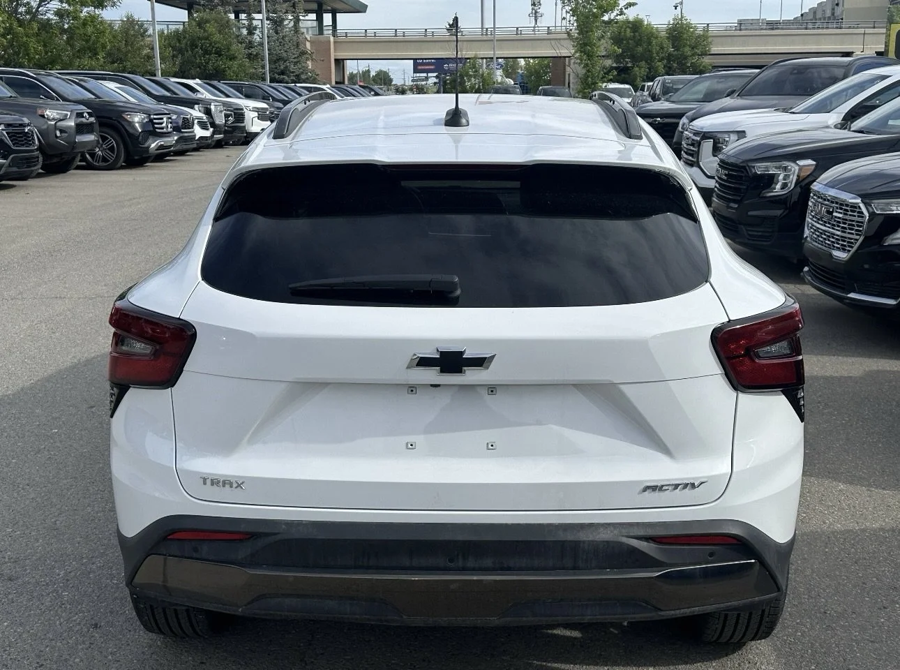 New 2026 Summit White Chevrolet ACTIV image 5