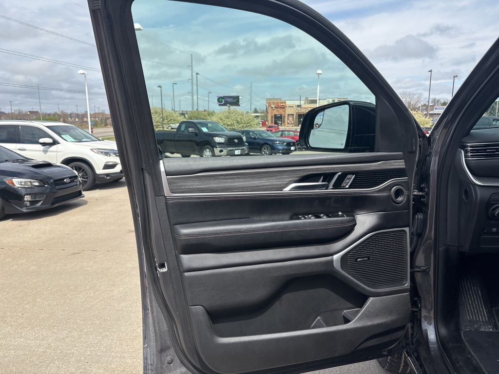 Used 2023 Baltic Gray Metallic Clearcoat Jeep Series III image 9