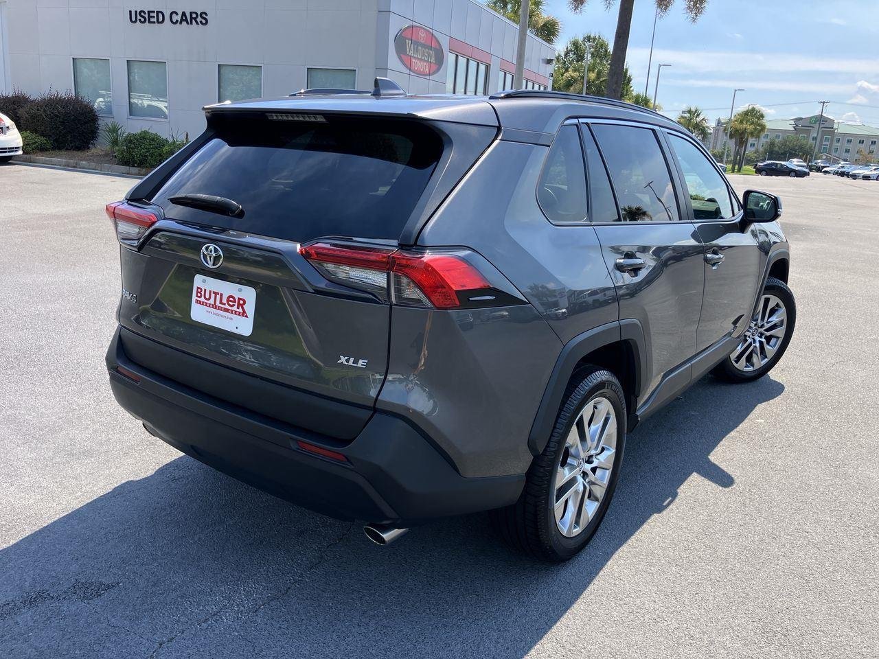 Used 2021 Gray (Magnetic Gray Metallic) Toyota XLE Premium image 5