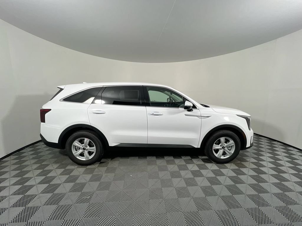 New 2026 Glacial White Pearl Kia LX image 2