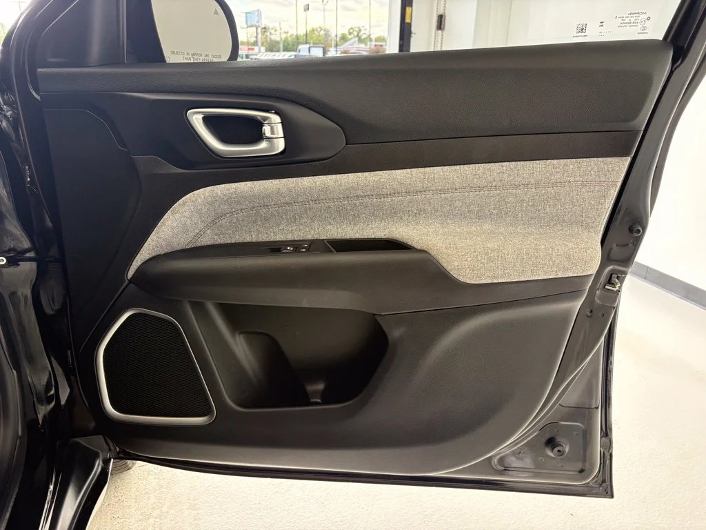 Used 2024 Black Jeep Latitude Lux image 34