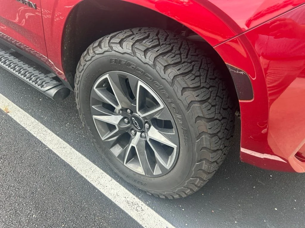 Used 2023 Red Chevrolet Z71 image 5