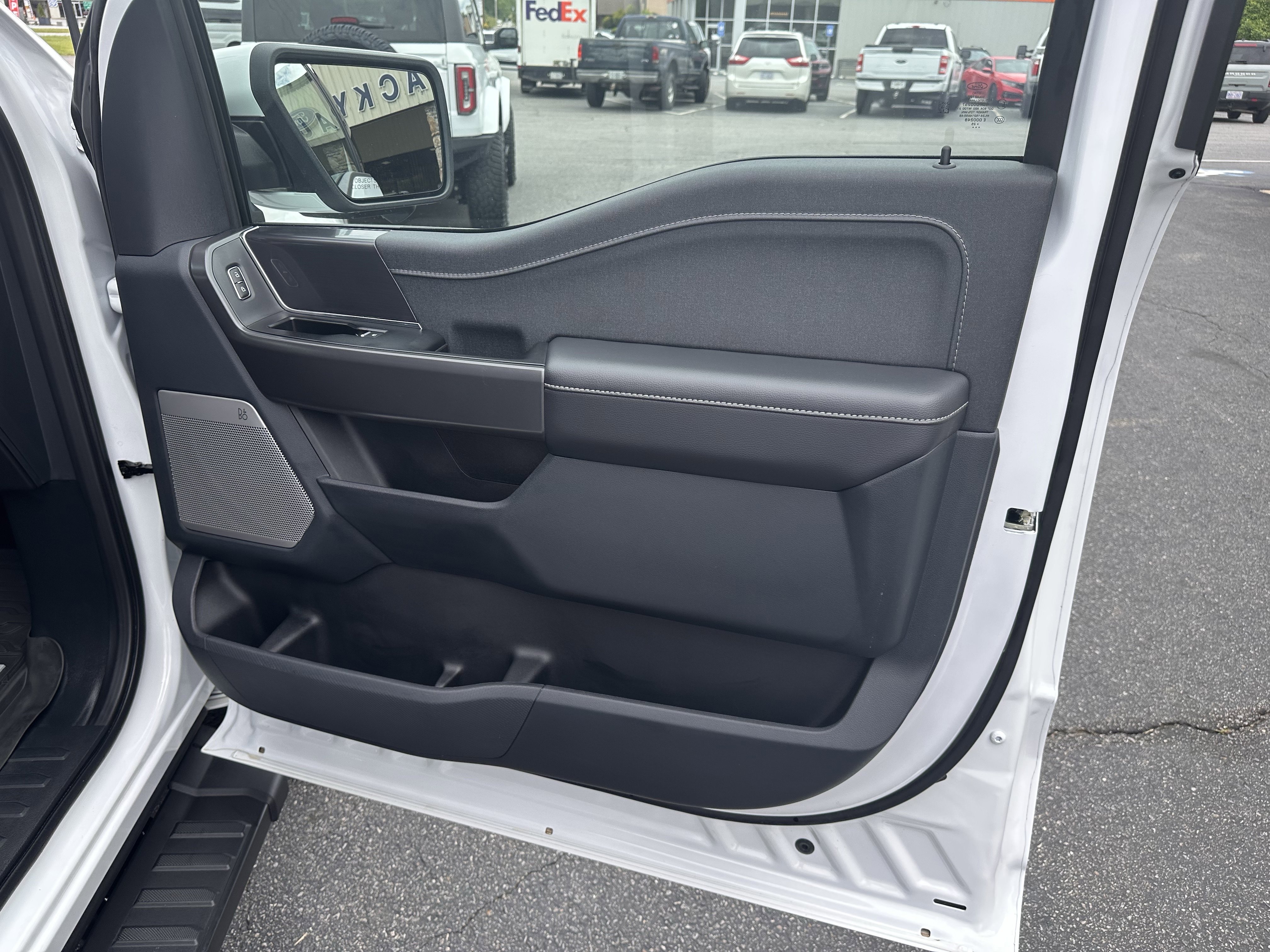Certified Used 2025 Oxford White Clearcoat Ford LARIAT image 14
