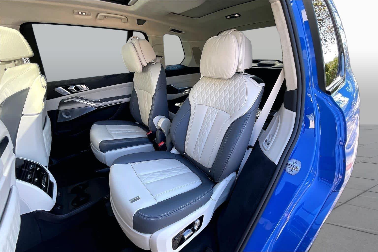 Used 2026 Santorini Blue BMW xDrive40i image 21