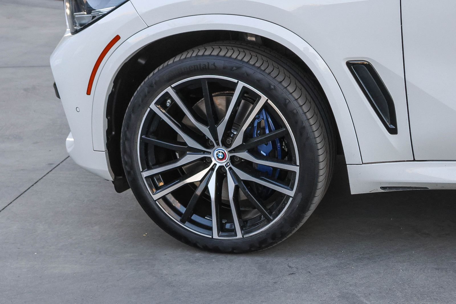 Used 2022 White BMW M50i image 9
