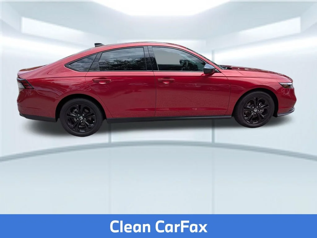 Used 2025 Red Honda SE image 8