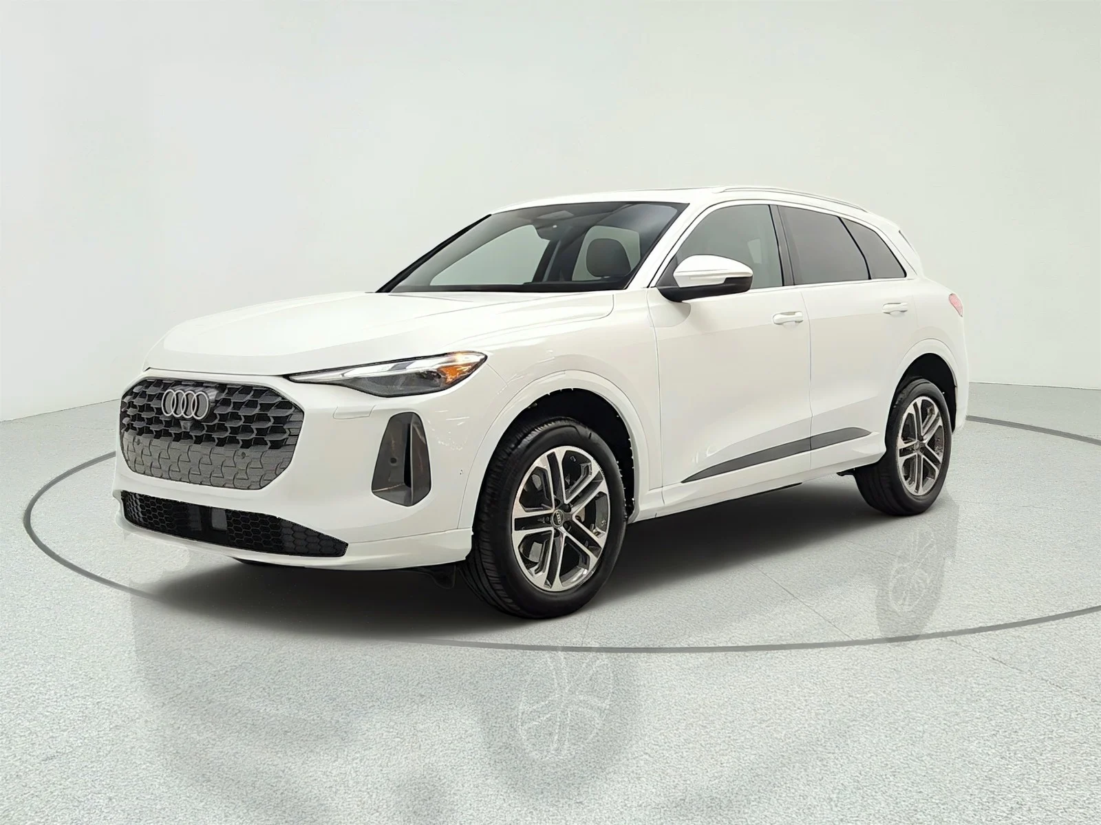 Luxury Loaner 2025 Q5 SUV