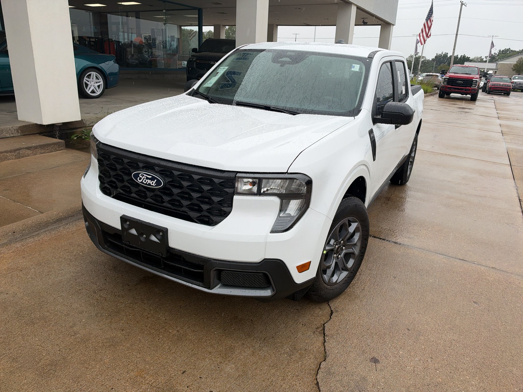 New 2026 Oxford White Ford XLT image 2
