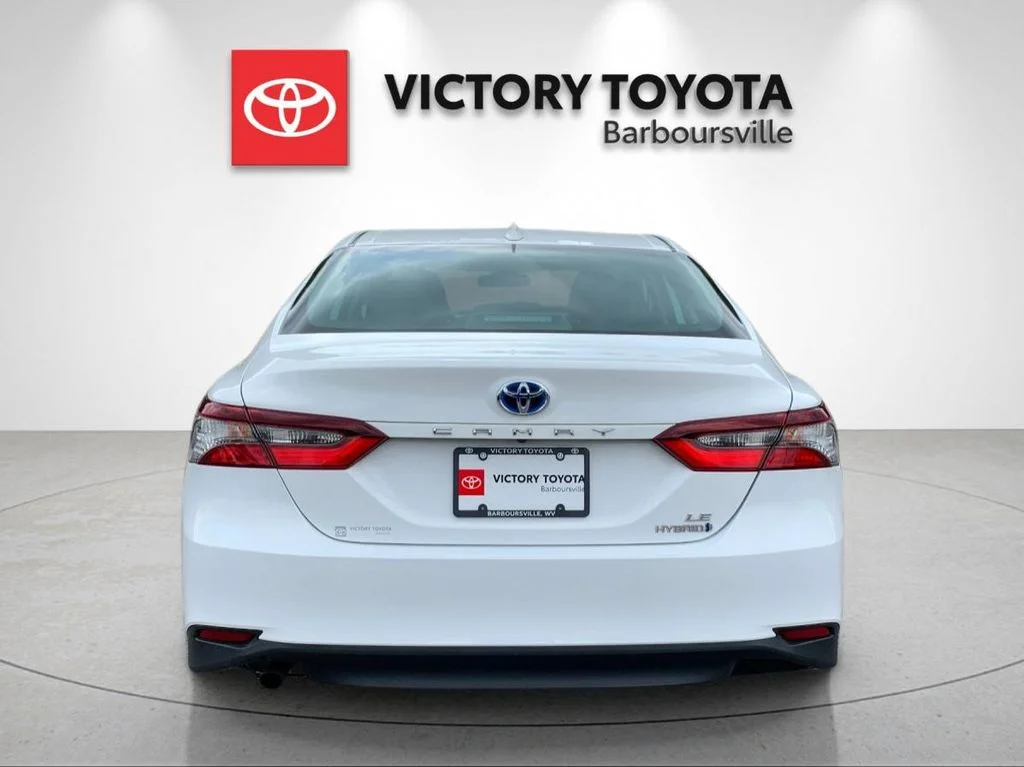 Used 2022 White Toyota LE image 4