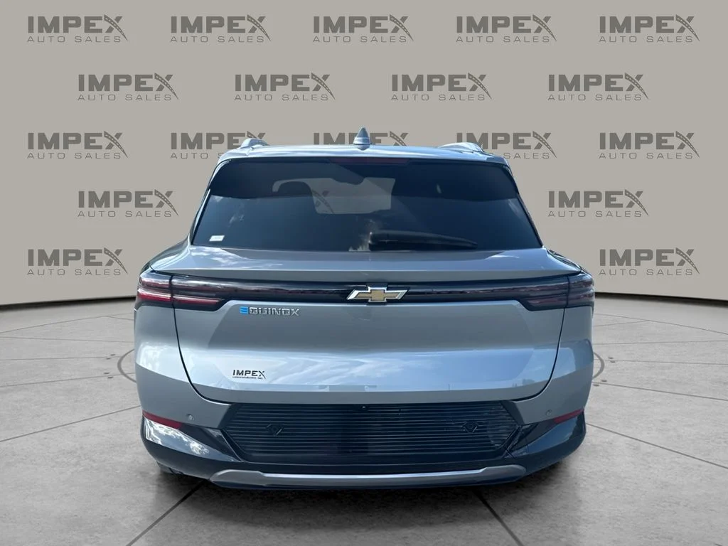 Used 2025 Gray Chevrolet LT image 4