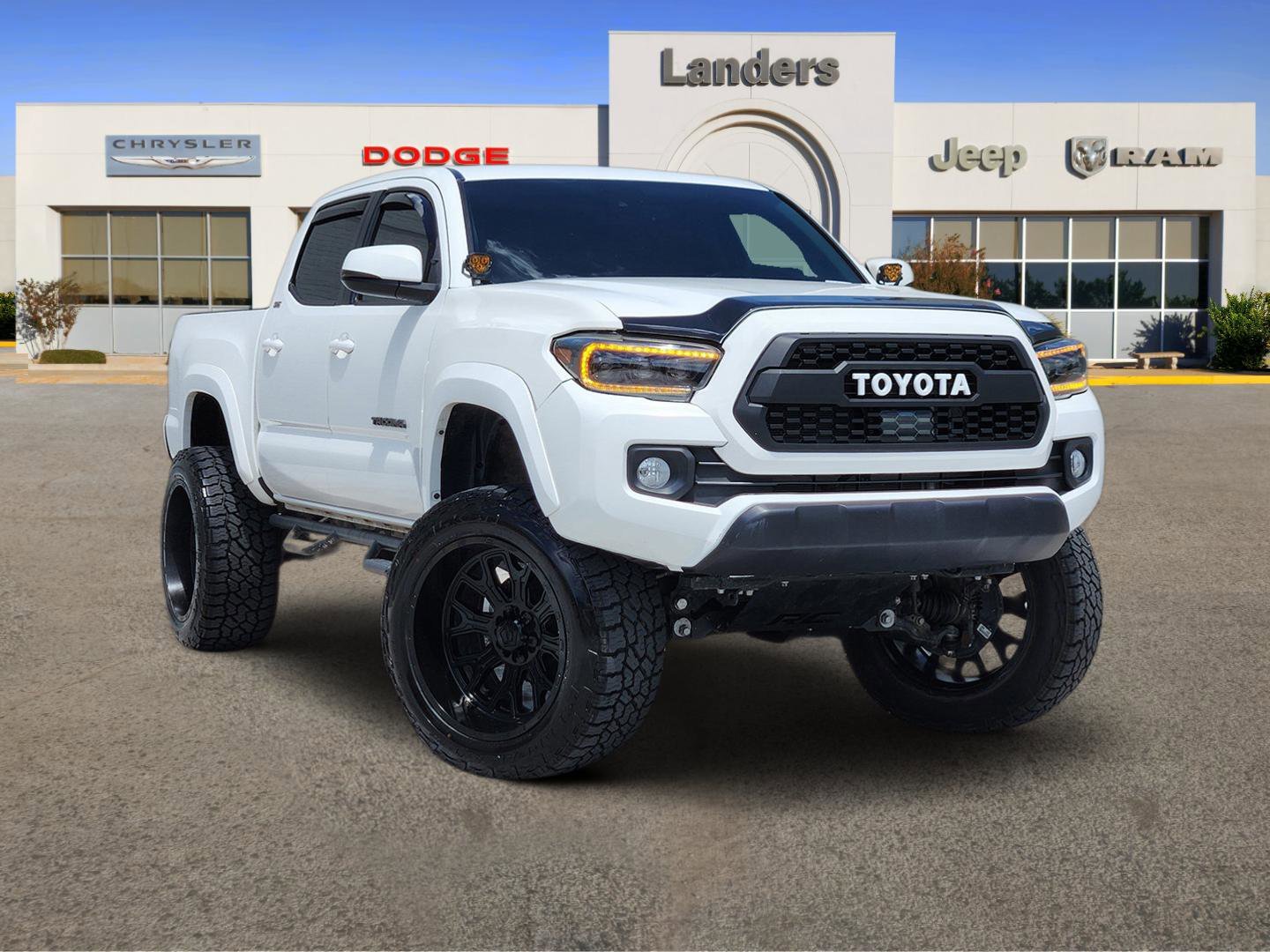 Used 2022 White Toyota SR5 image 1