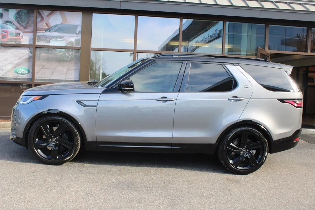 Certified Used 2025  Land Rover Dynamic SE image 10