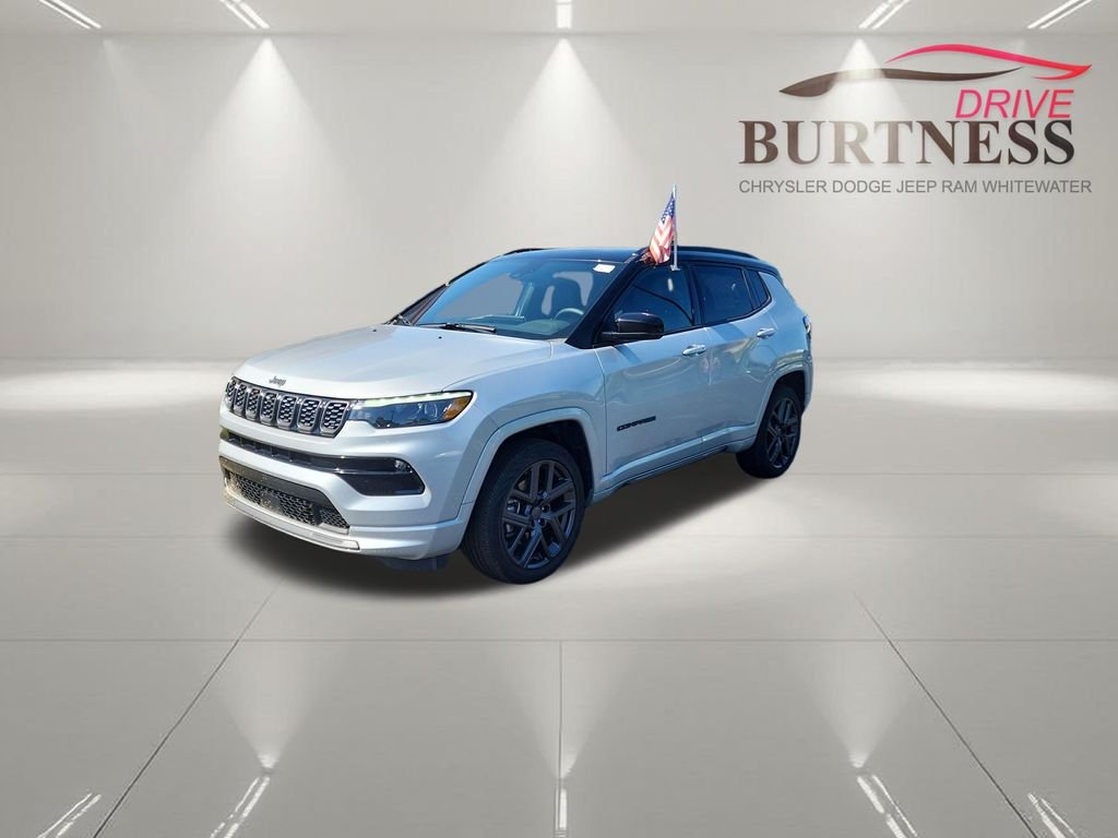 Used 2024 Silver Jeep Limited image 4