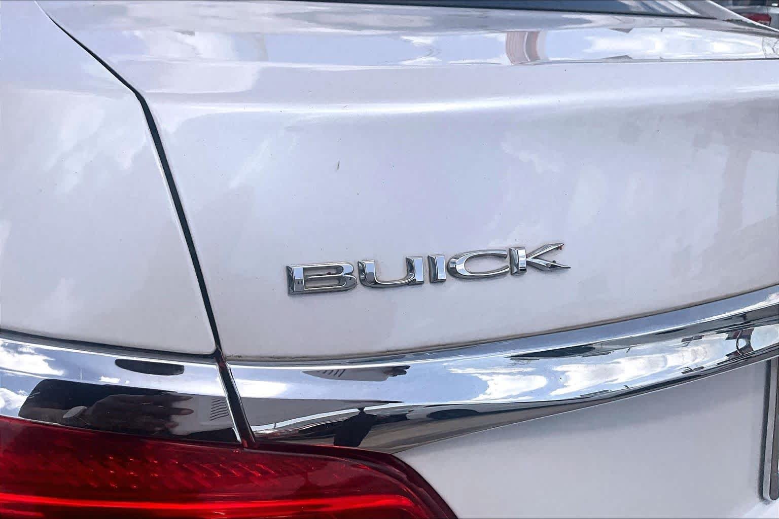 Used 2015 White Frost Tricoat Buick Leather image 30