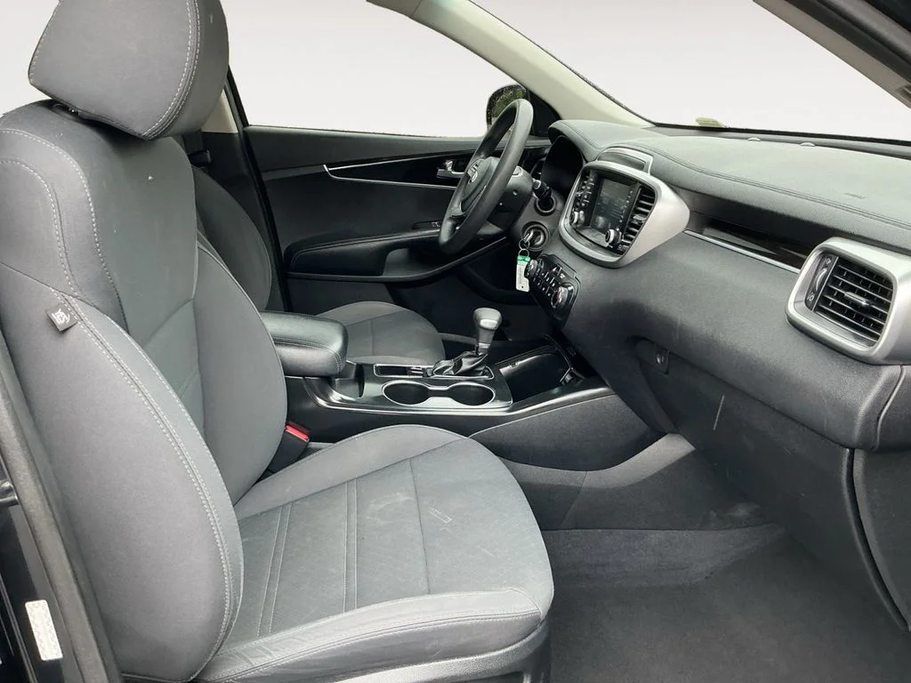 Used 2019 Black Kia L image 20