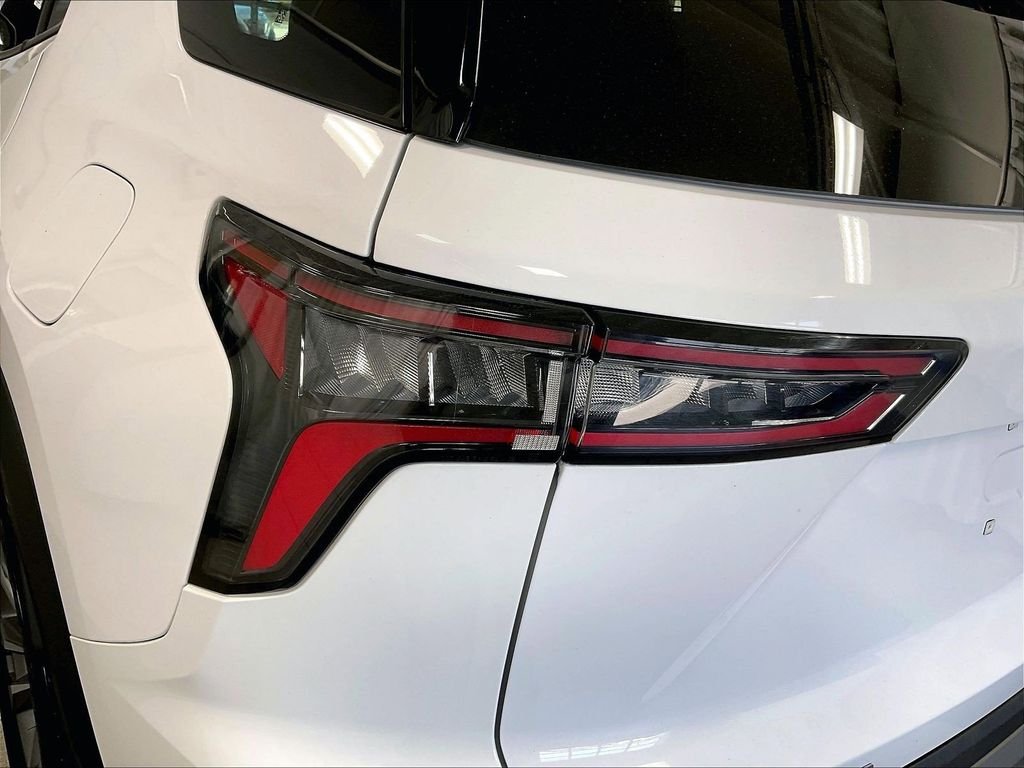 Used 2025 White Chevrolet LT image 32