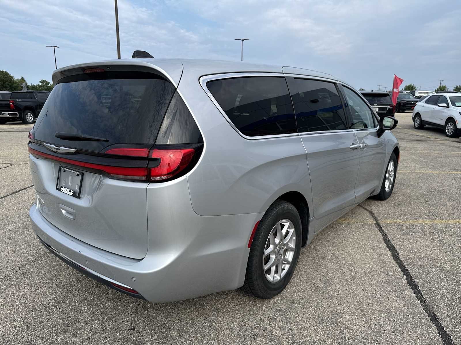Used 2024 Silver Chrysler Touring L image 6