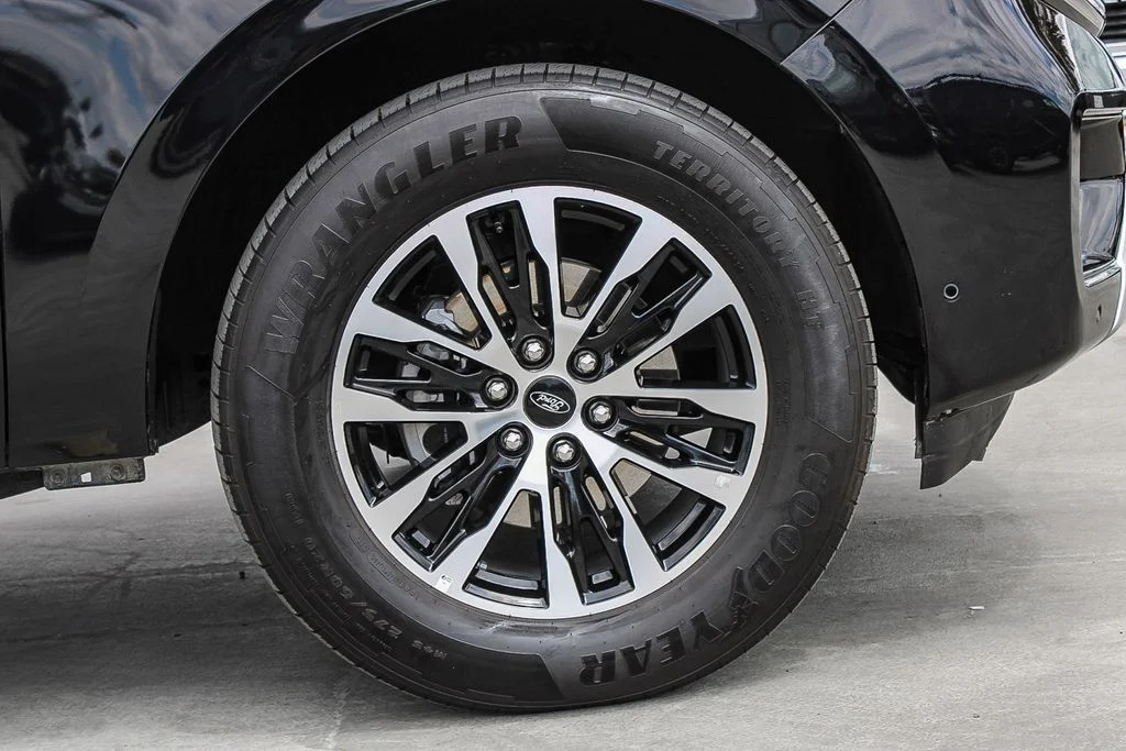 Used 2025 Black Ford Platinum image 11
