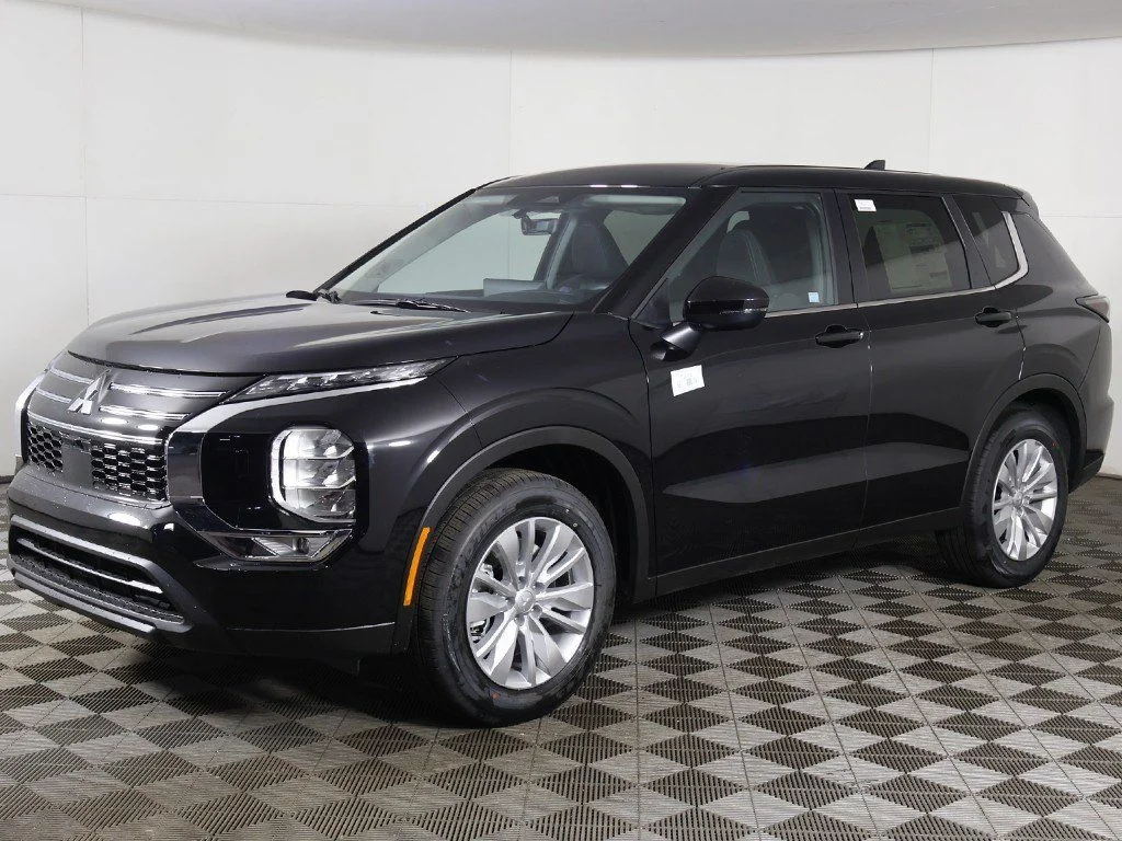 New 2026 Black Mitsubishi ES image 9
