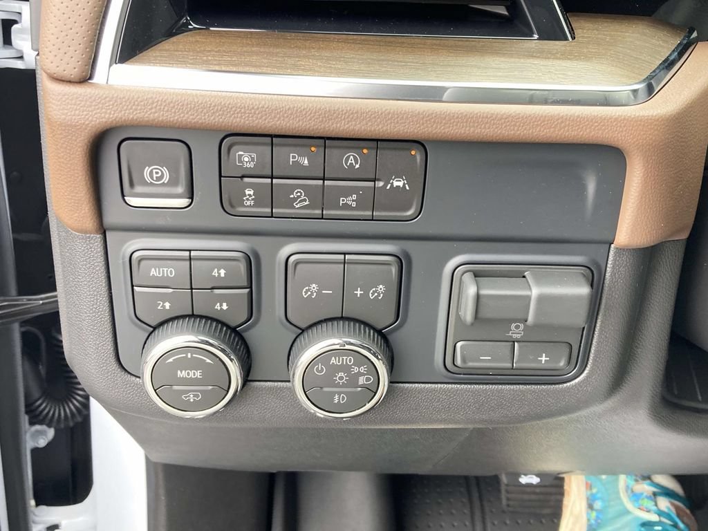 New 2026 Polar White Tricoat Chevrolet High Country image 25
