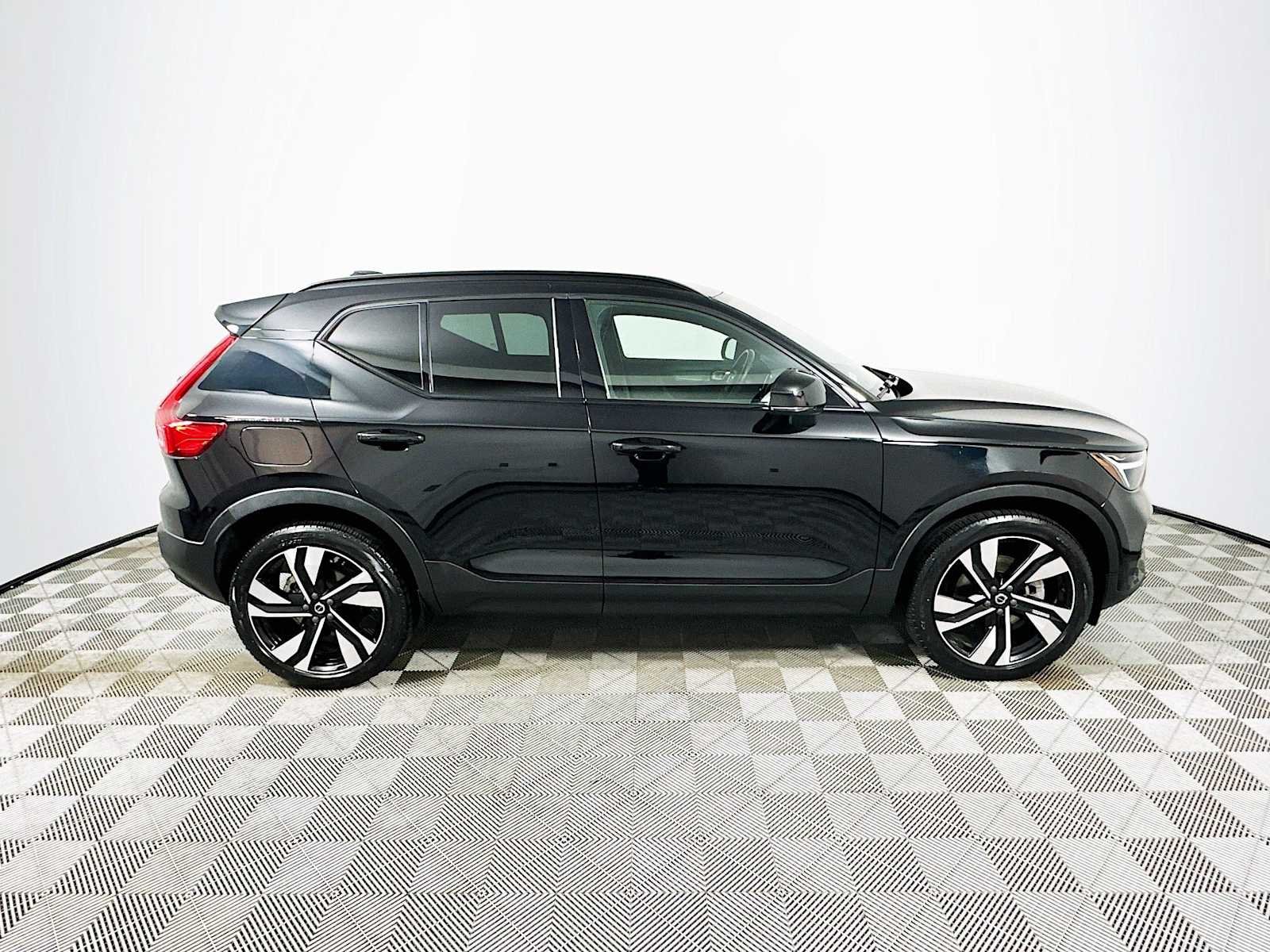 Certified Used 2023 Onyx Black Volvo Plus image 8