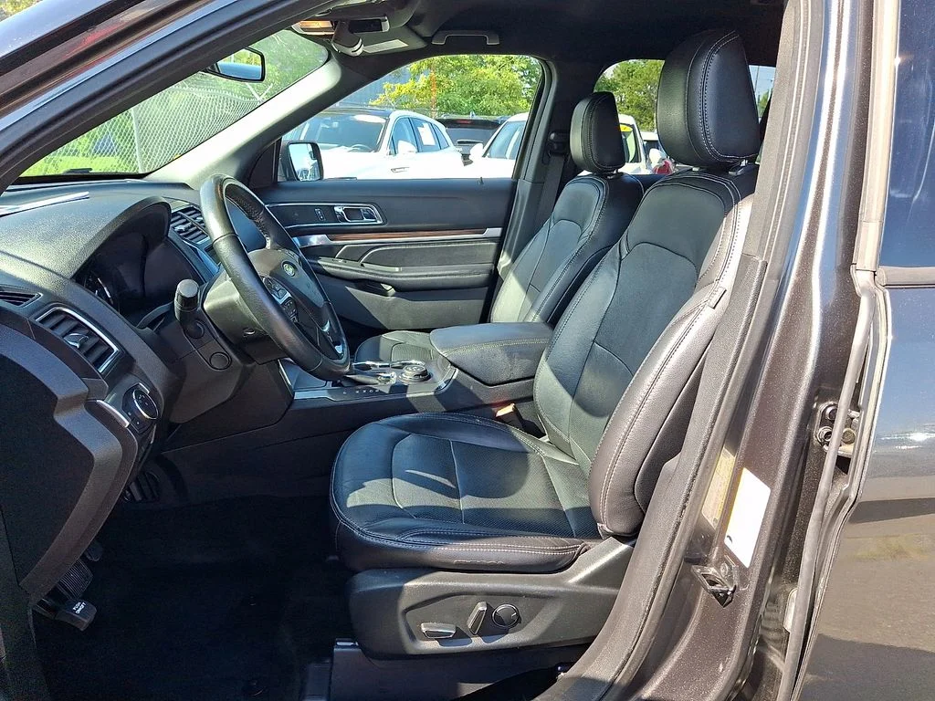 Certified Used 2018 Magnetic Ford Limited image 15