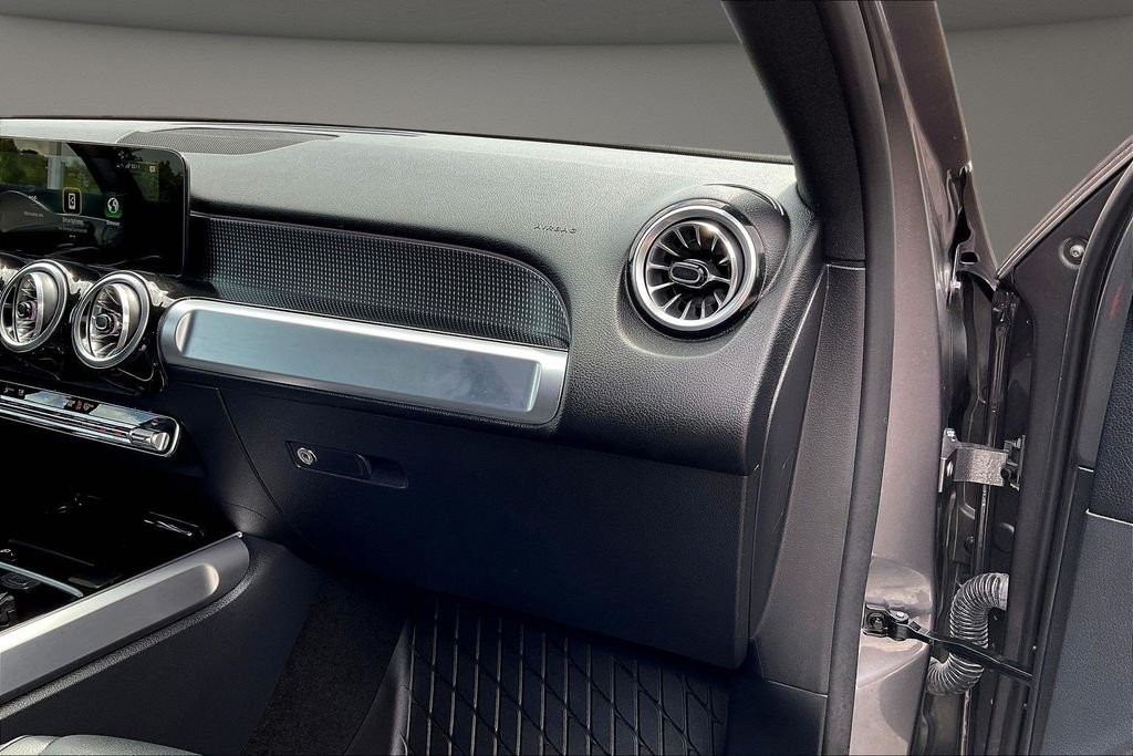 Used 2022 Gray Mercedes-Benz GLB 250 image 29