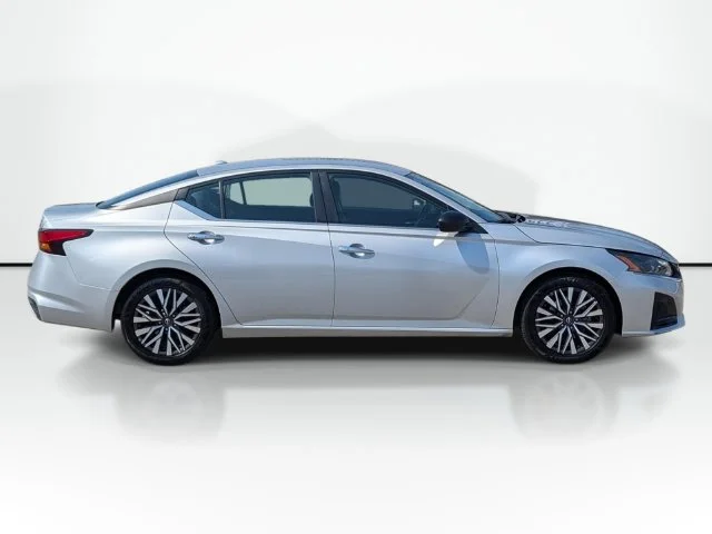 Used 2024 Silver Nissan 2.5 SV image 6