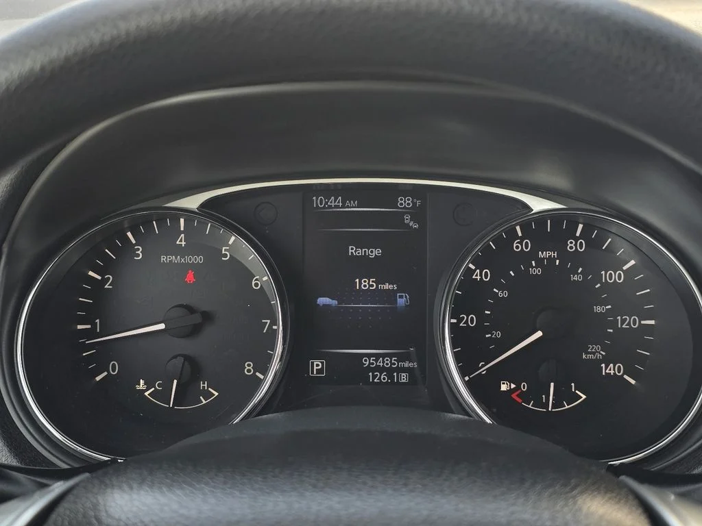 Used 2016 Arctic Blue Metallic Nissan SV image 18