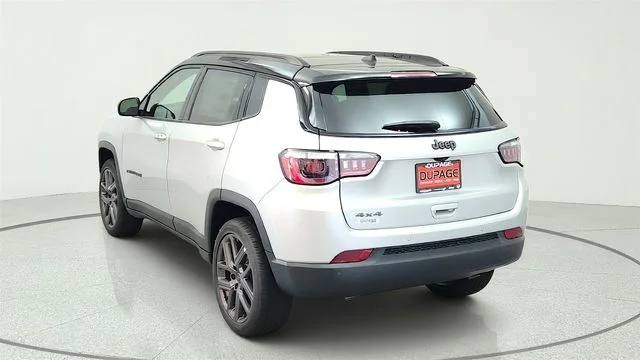 New 2026 Silver Zynith Metallic Clear-Coat Exterior Paint Jeep Limited image 9