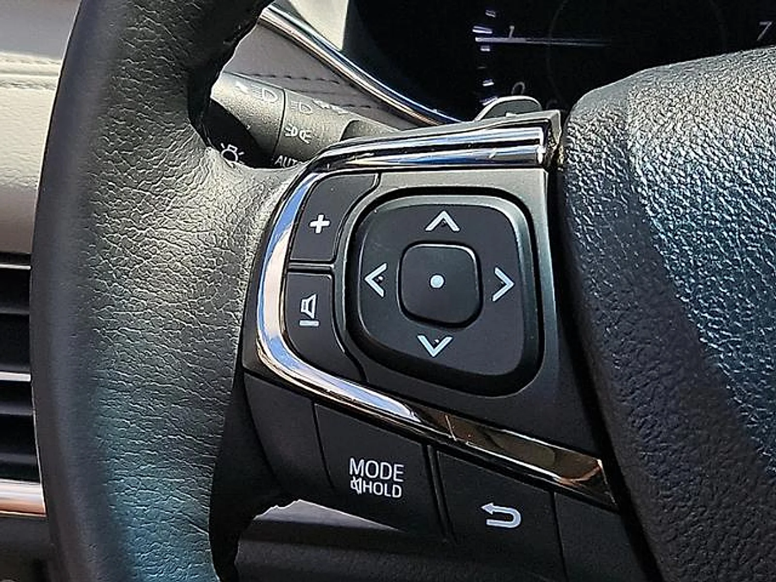 Used 2016 Magnetic Gray Metallic Toyota XLE image 18