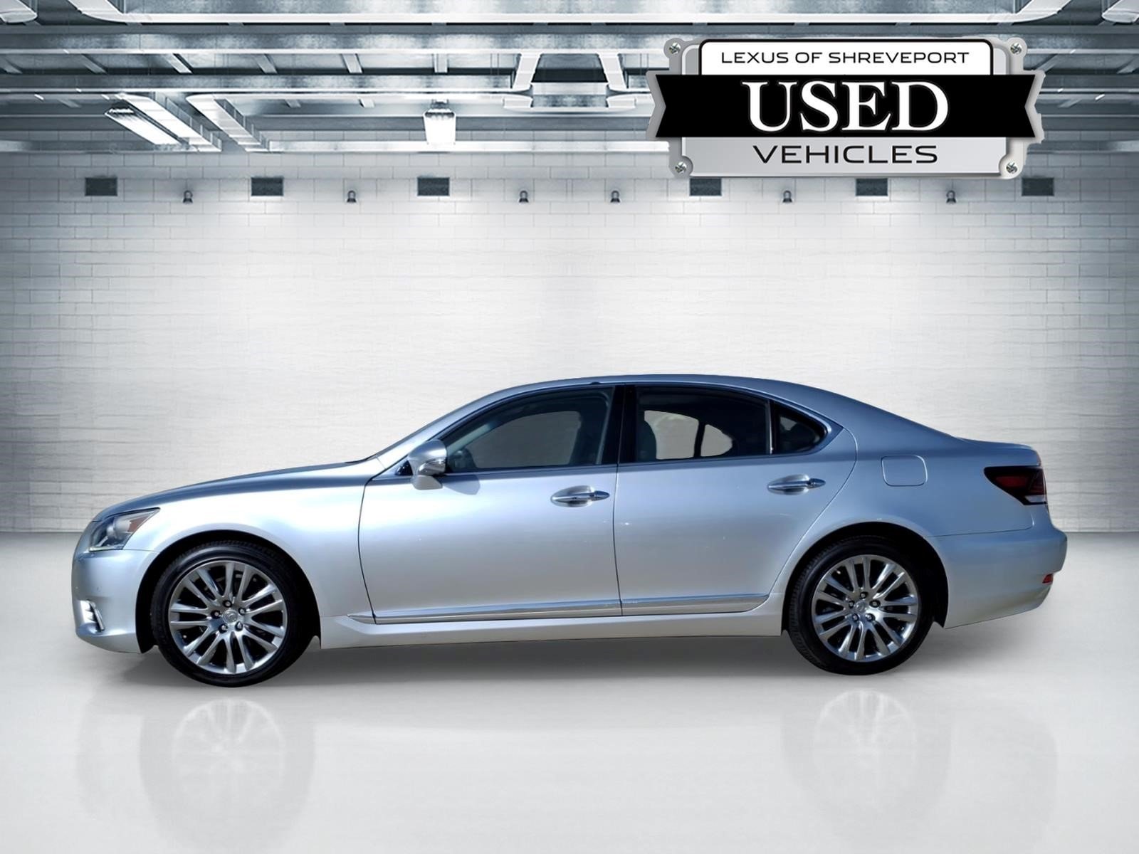 Used 2016 Atomic Silver Lexus Base image 2