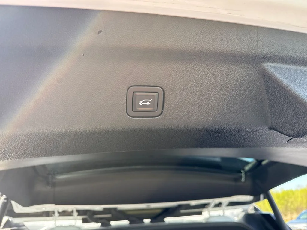Certified Used 2023 White GMC SLT image 36