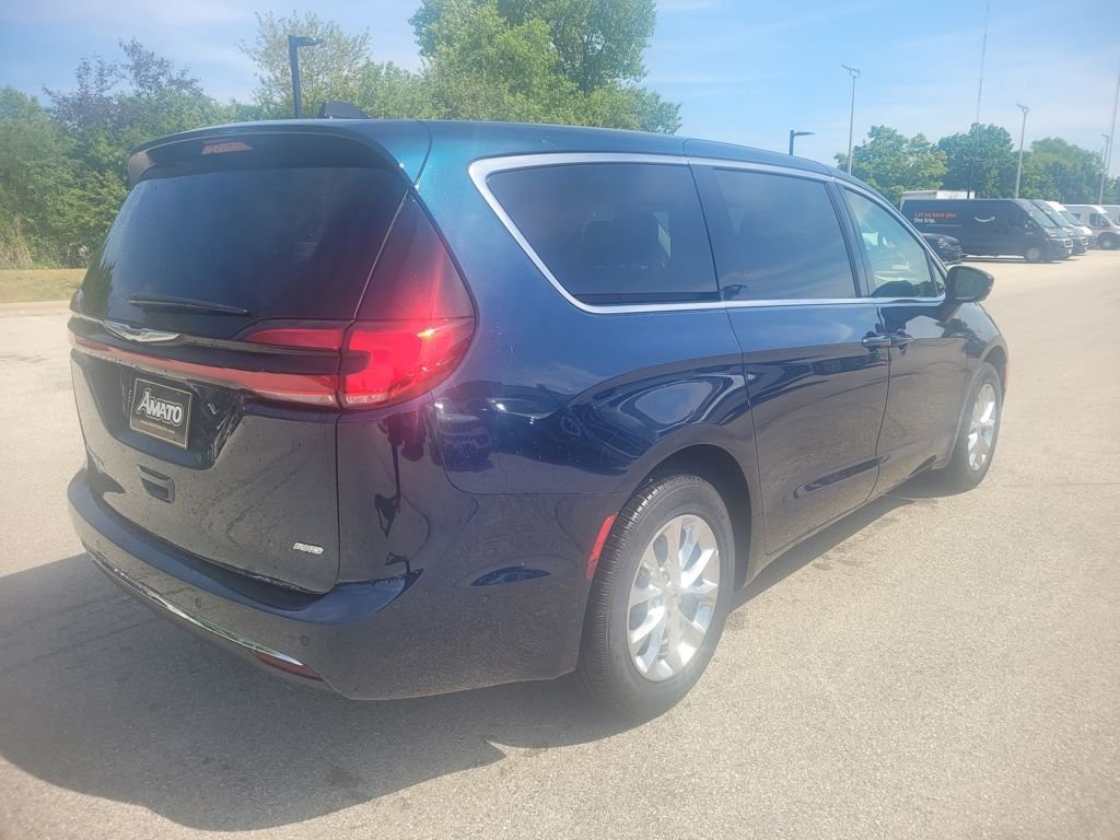 Used 2023 Blue Chrysler Touring L image 3