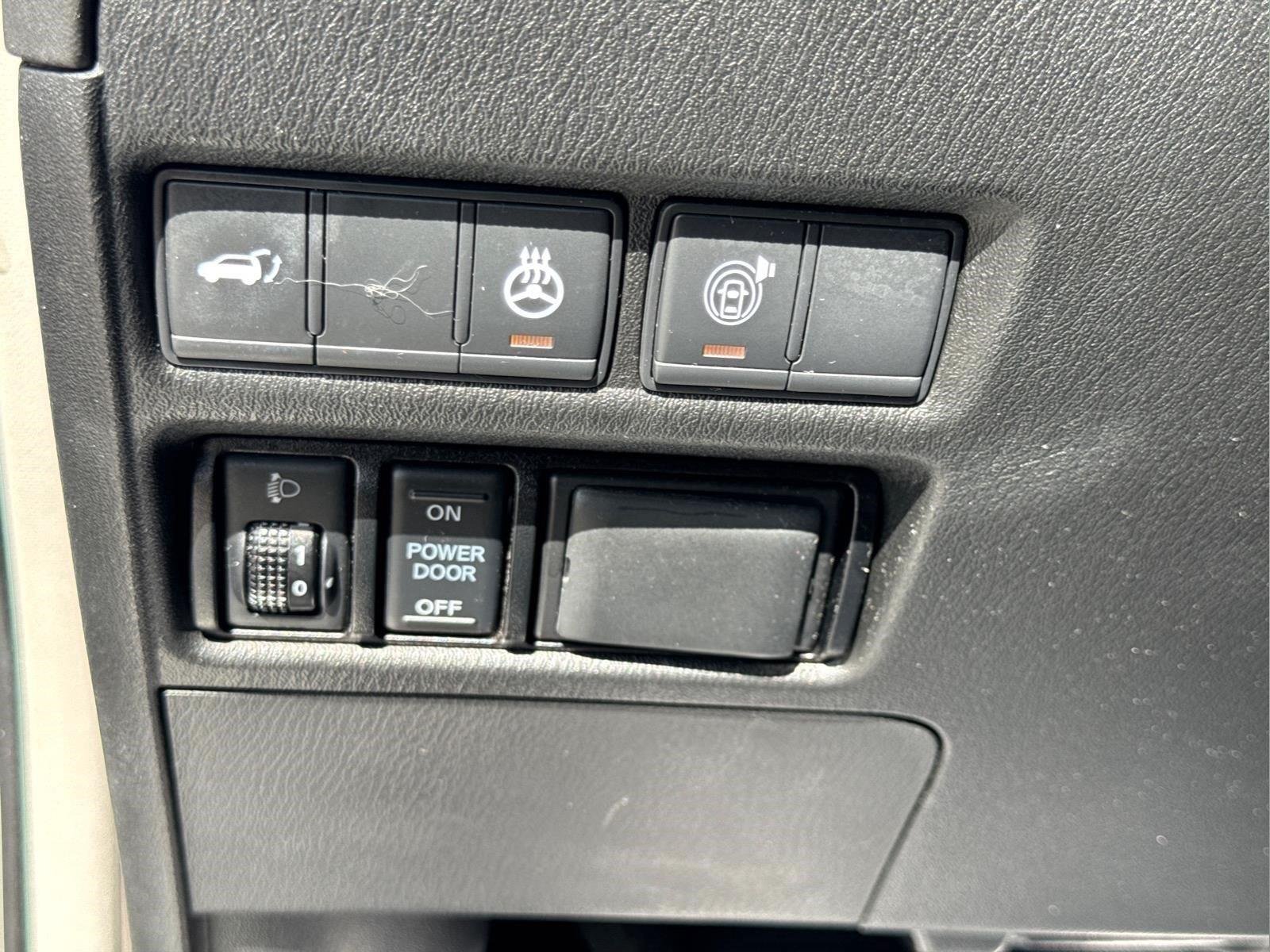 Used 2019  INFINITI  image 21