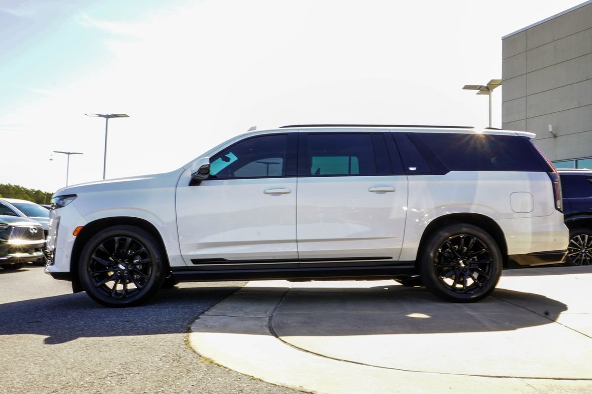 Used 2024 White Cadillac Sport Platinum image 9