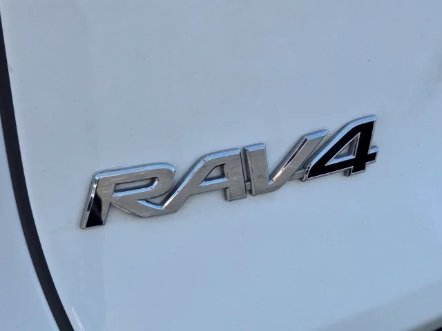 Used 2025 Ice Toyota XLE image 16