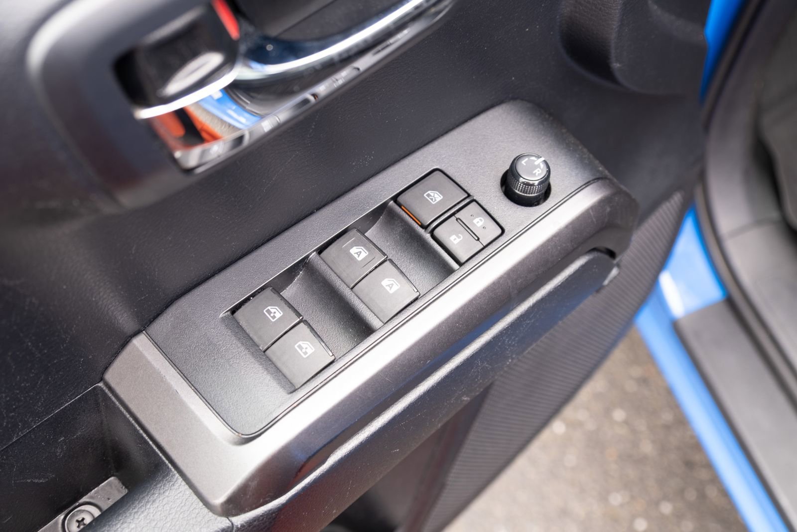 Used 2019  Toyota SR image 10