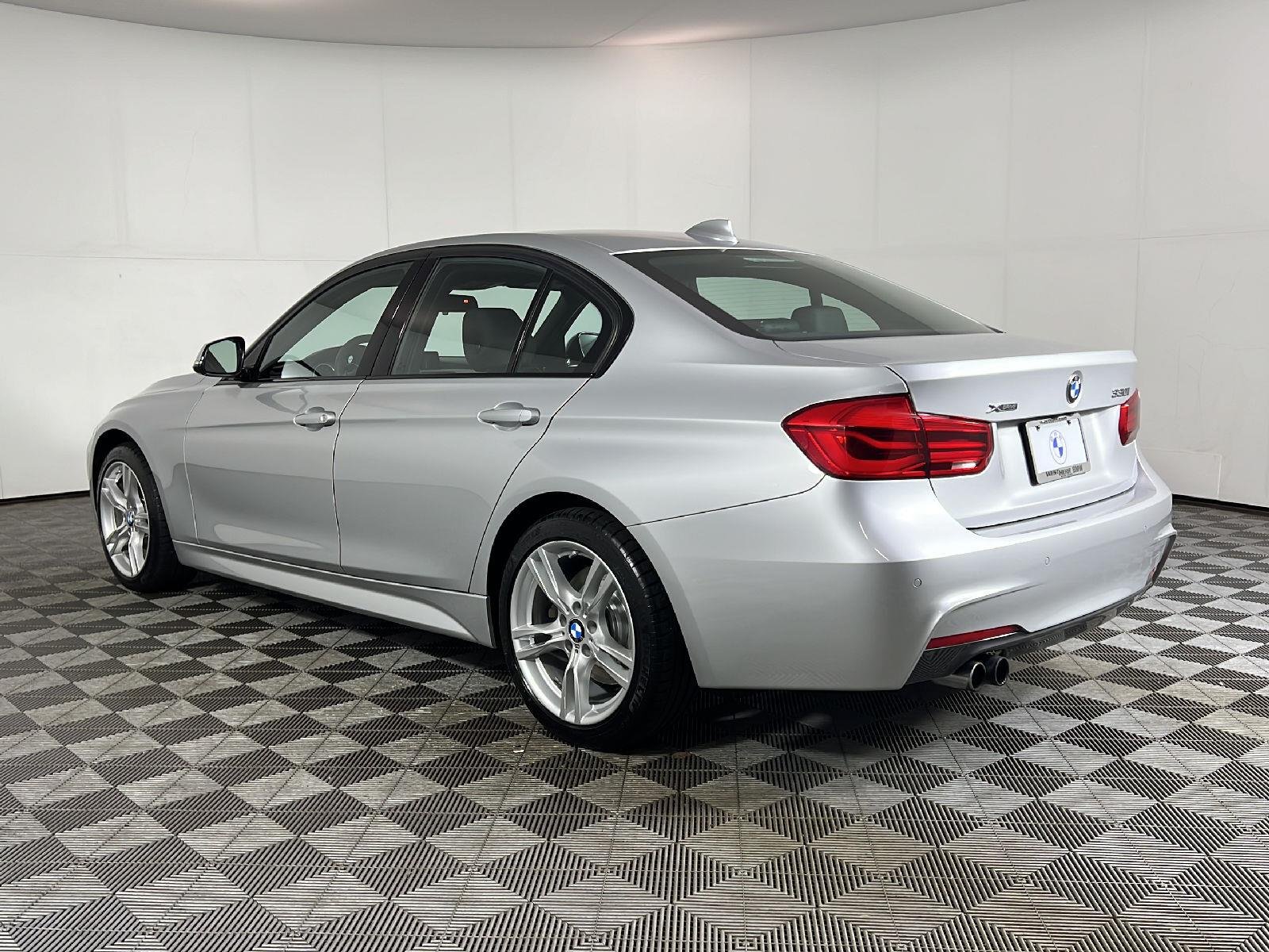 Used 2017  BMW 330i xDrive image 9