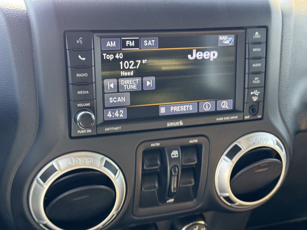 Certified Used 2018 Granite Crystal Clearcoat Metallic Jeep Unlimited Sahara image 15
