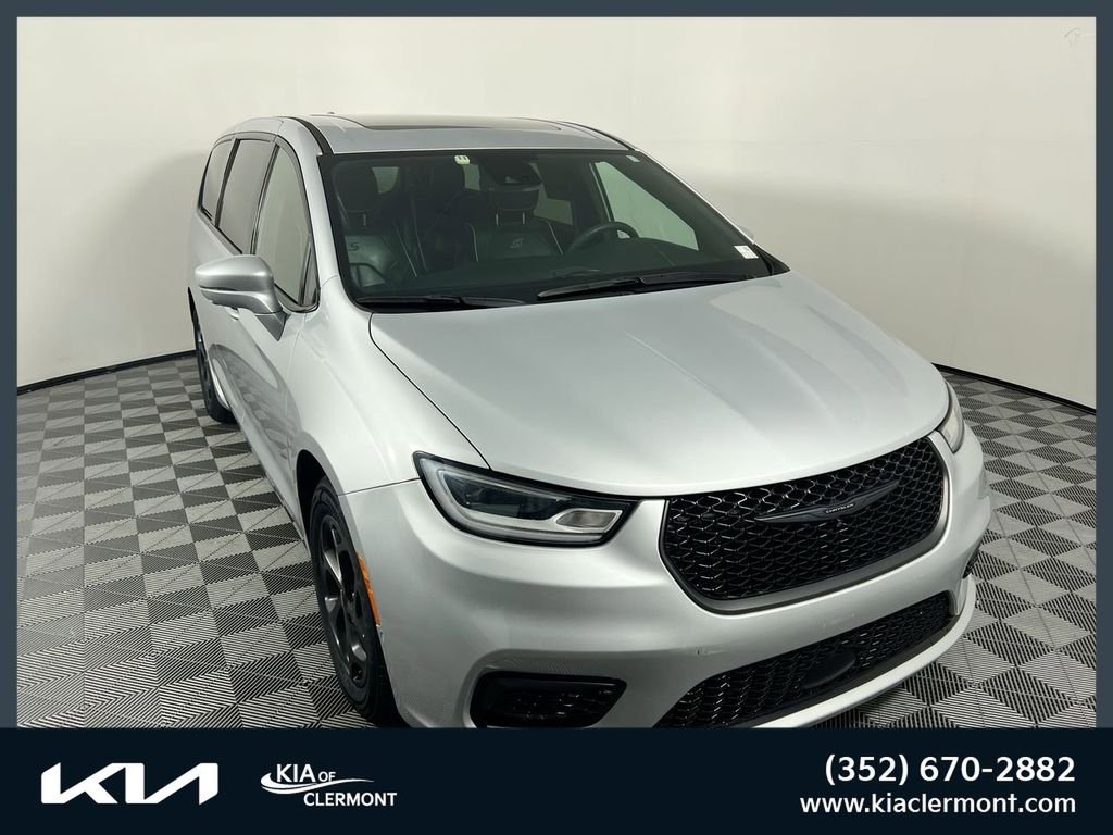 2022 Chrysler Pacifica Hybrid Limited Hybrid's photo