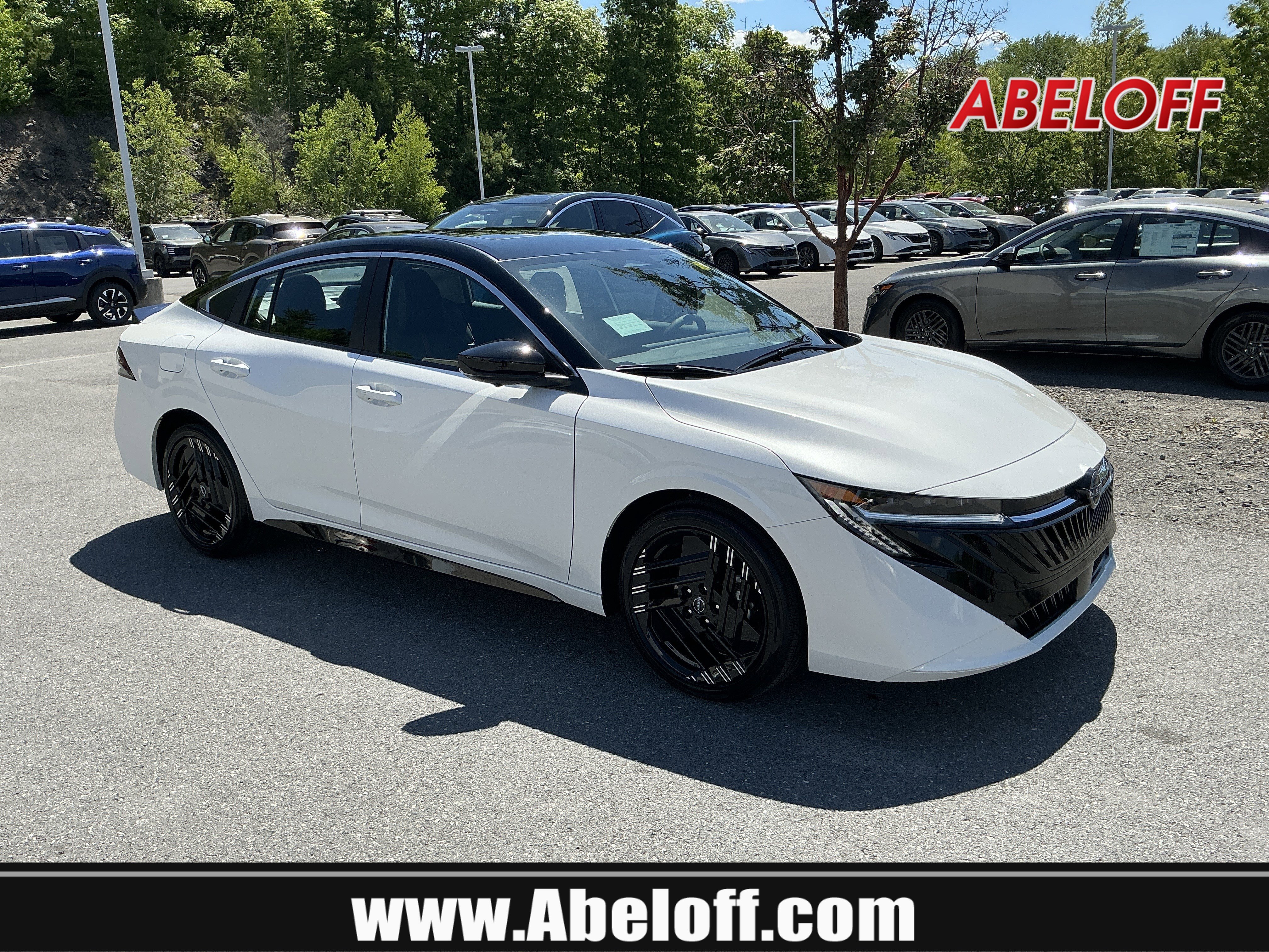 2026 Nissan Sentra SR CVT's photo