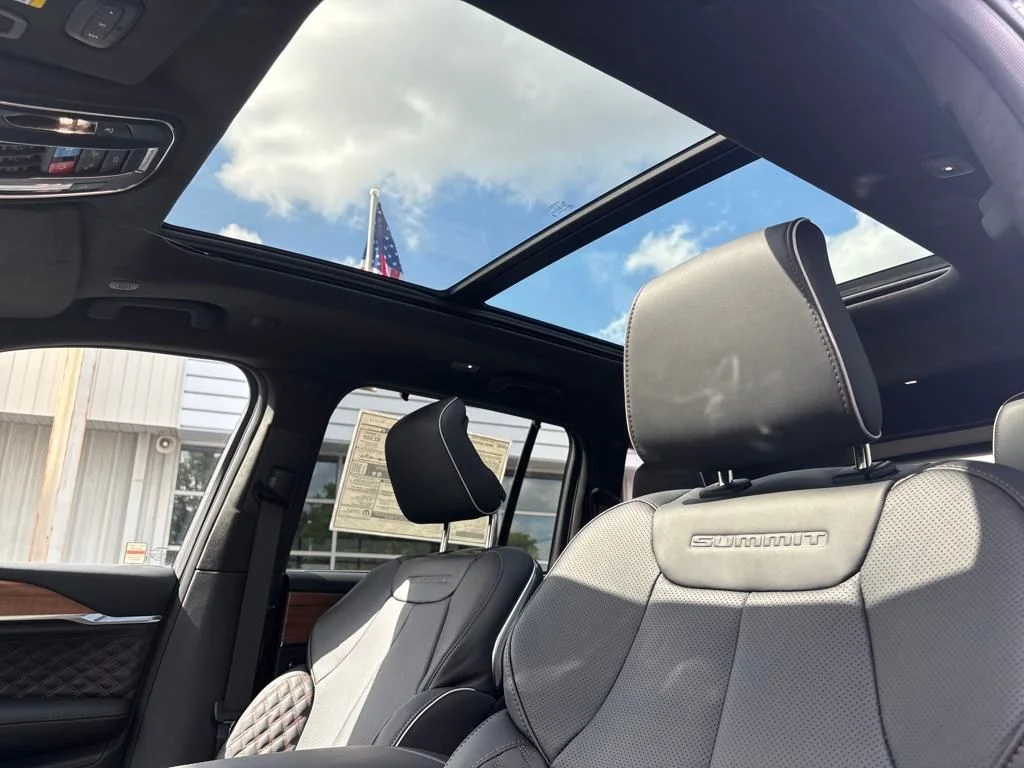 Used 2025 Black Jeep Summit image 21