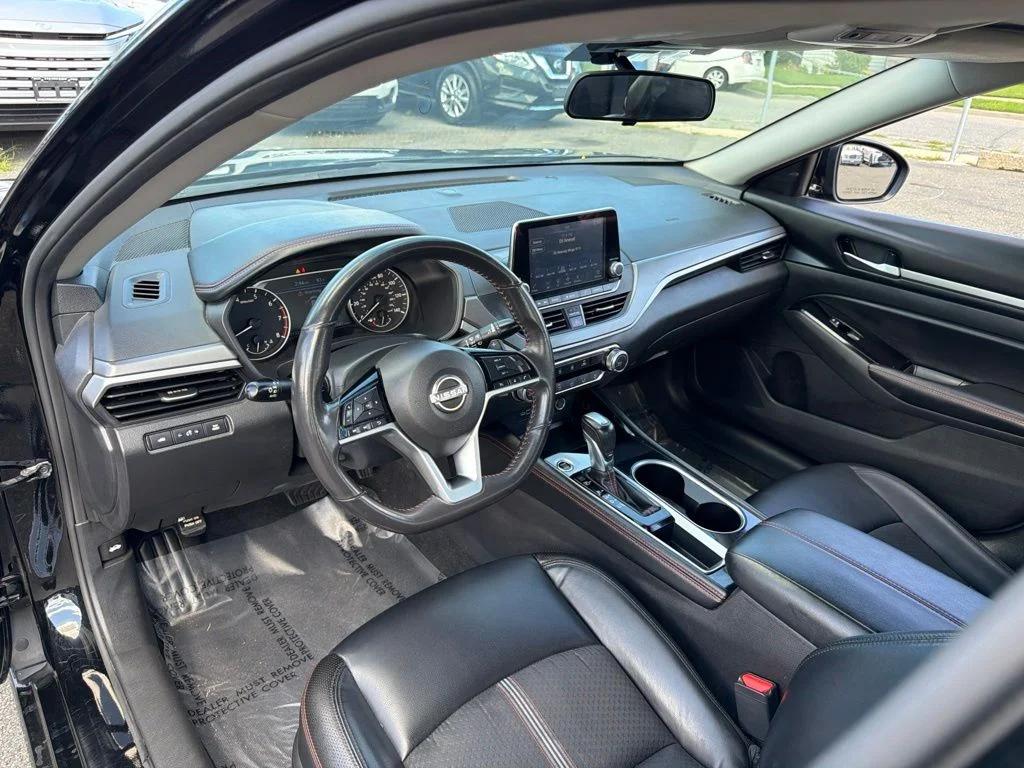 Used 2024 Black Nissan 2.5 SR image 30