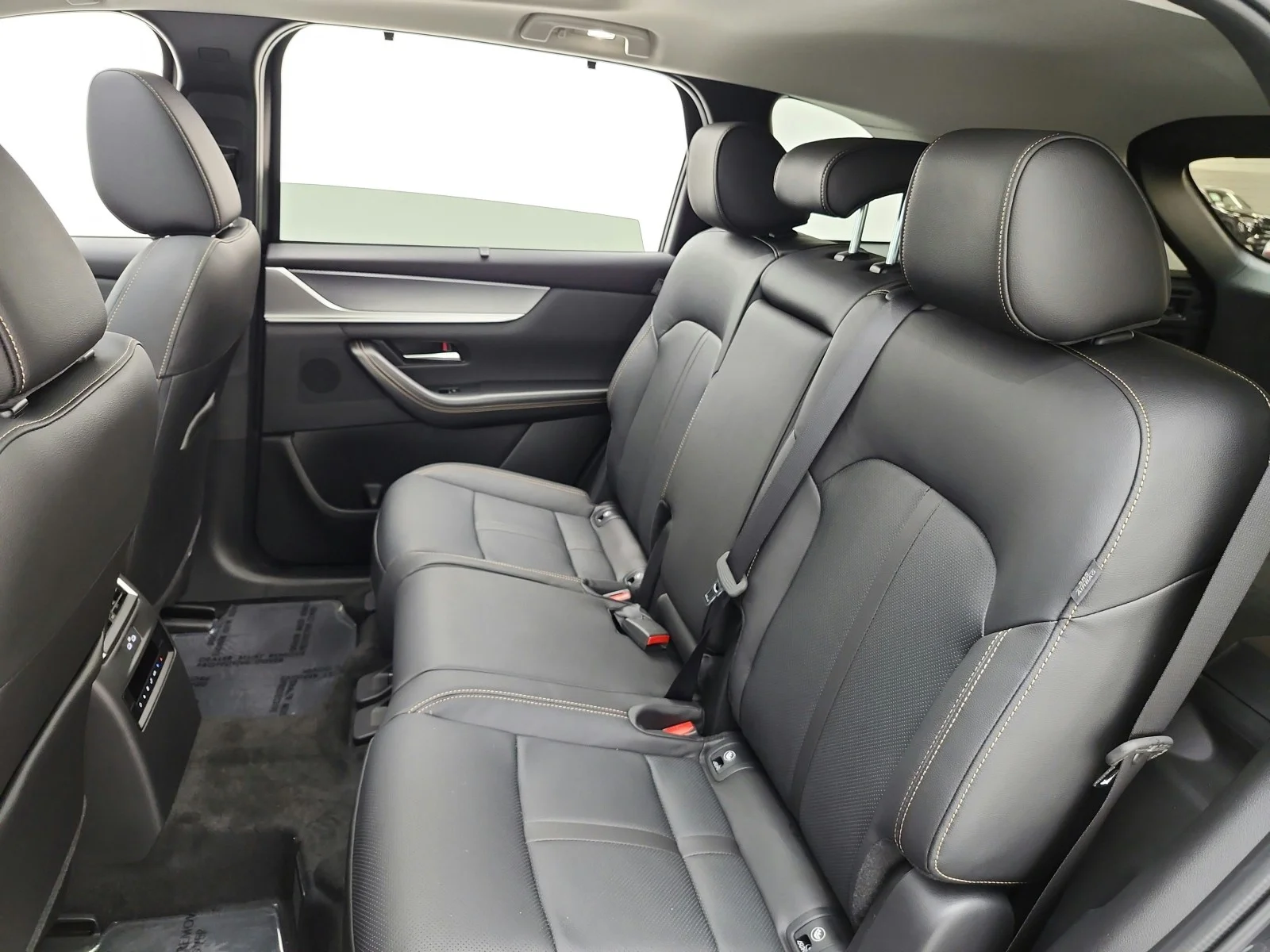 Used 2025 Jet Black Mica Mazda Premium Package AWD image 16